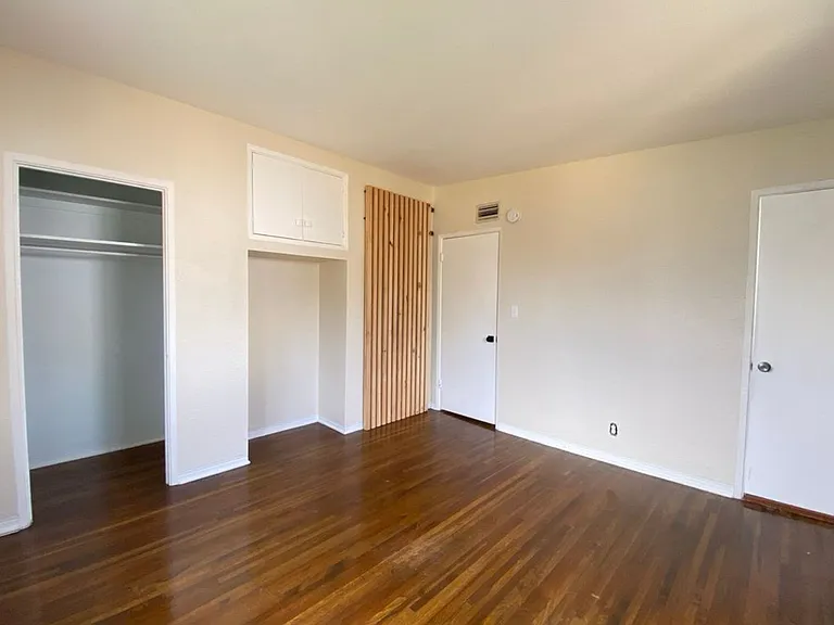 424 Manhattan Ave — Photo 13