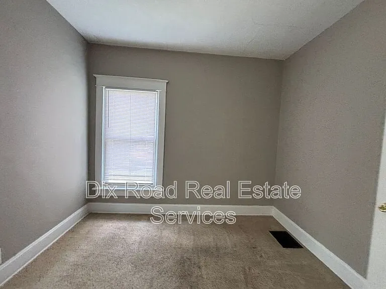 1022 Auburn St — Photo 17
