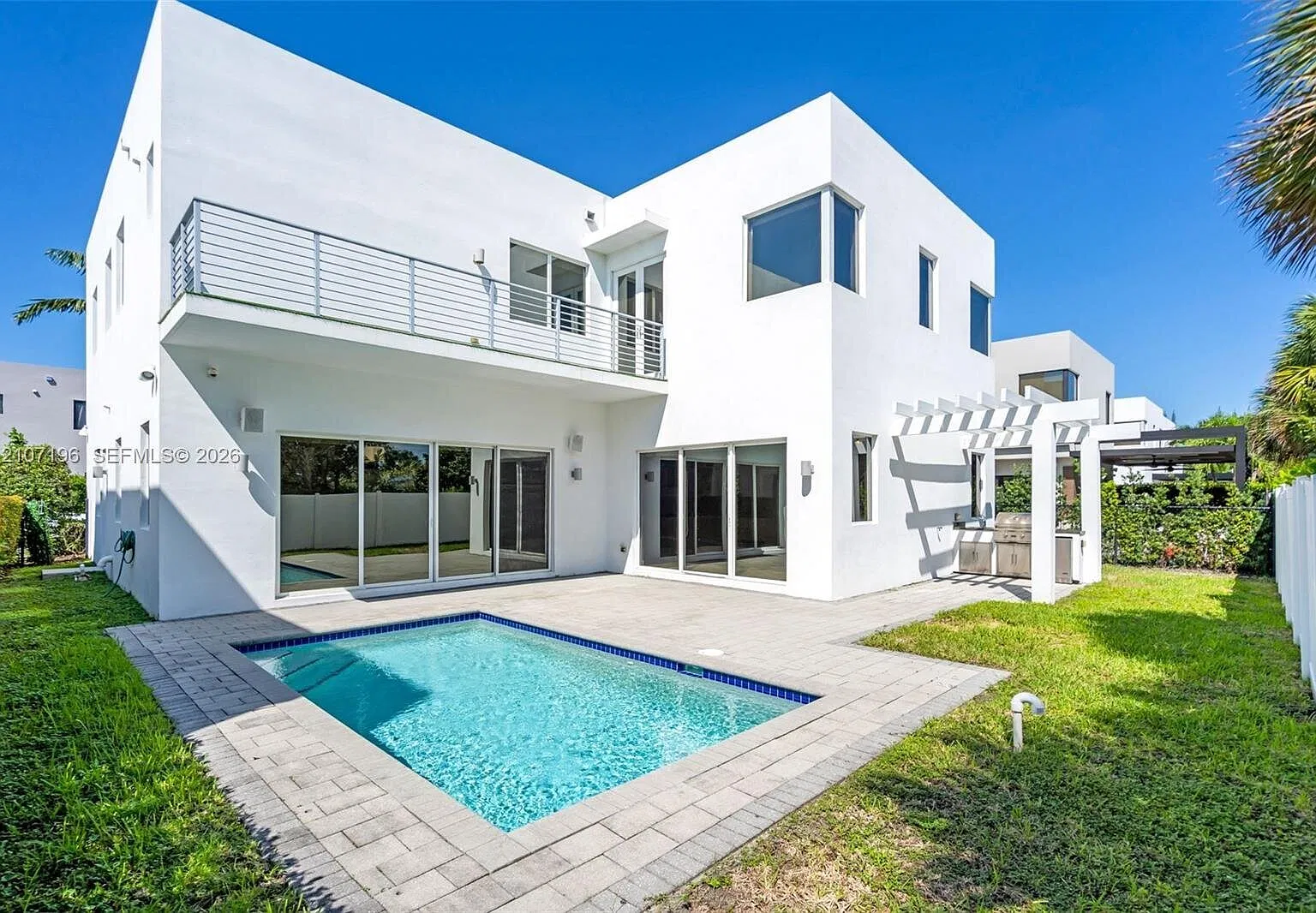 7585 NW 100th Ave — Photo 1