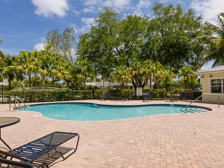 3902 Sabal Way — Photo 2