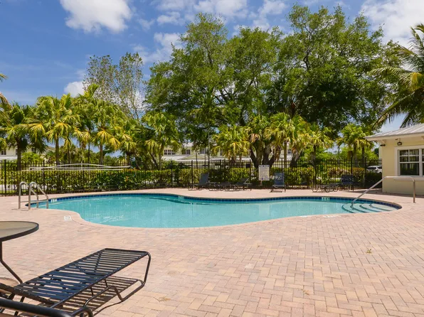 2555 Creekside Dr, Fort Pierce, FL 34981