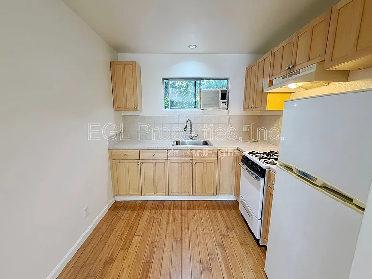 362 N San Vicente Blvd #D — Photo 7