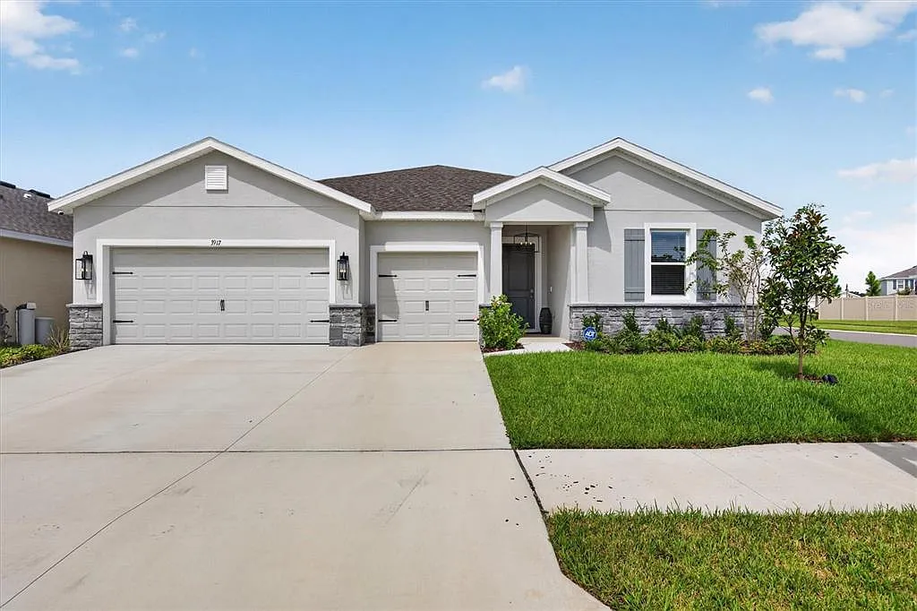3 bed, 2.0 bath, 2836 sqft, $3,500 — Photo 2