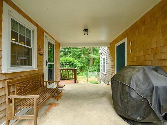 4th image of 136 Elmer St
