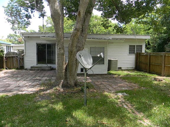3rd image of 608 S Hutchinson Ave