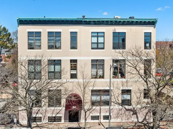 24 Norman St APT 111, Salem, MA 01970