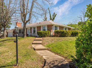 60 Flamingo Dr, Saint Louis, MO 63123