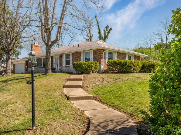 60 Flamingo Dr, Saint Louis, MO 63123