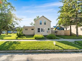 106 S B St, Cheboygan, MI 49721