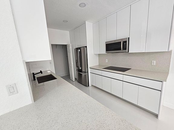 5th image of 3545 Forest Hill Boulevard #15