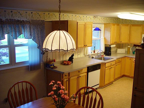 Plenty of cabinets in this kitchen