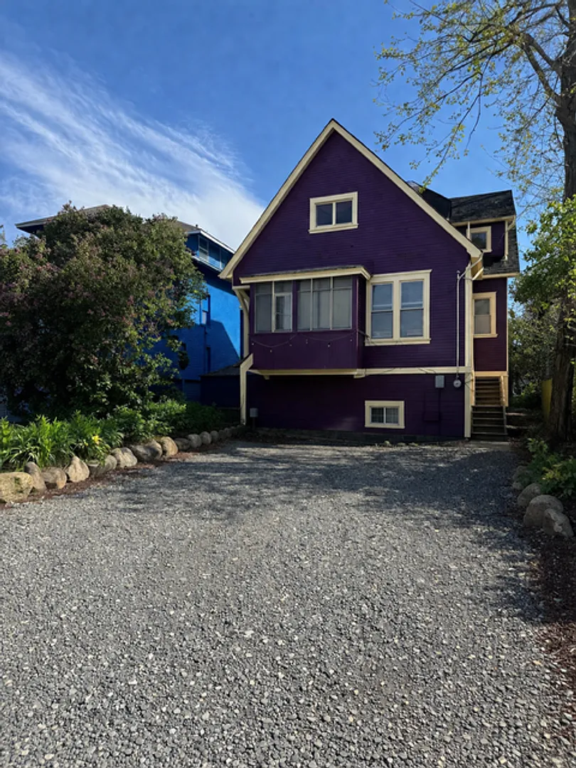Building Photo - 515 Gladstone St