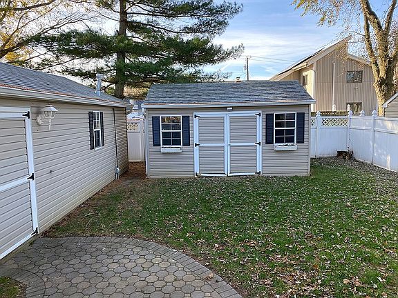 4th image of 268 Seabreeze Ave