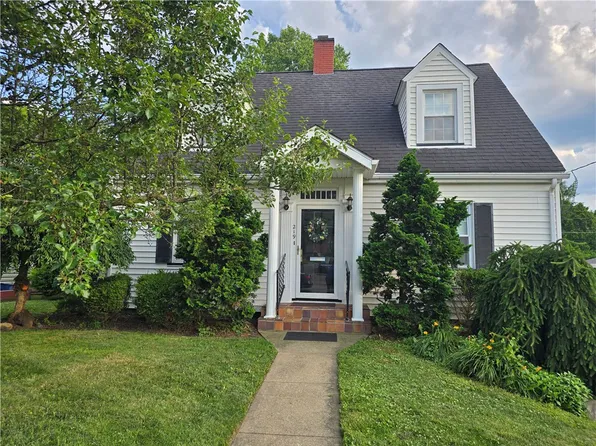 219 Johnston Dr, Ellwood City, PA 16117