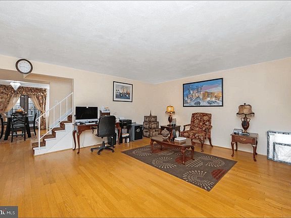 2nd image of 40 Rittenhouse Dr