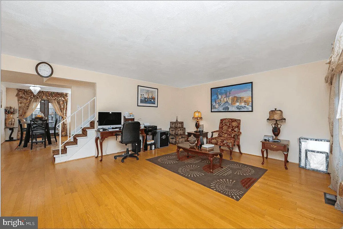 Building Photo - 40 Rittenhouse Dr