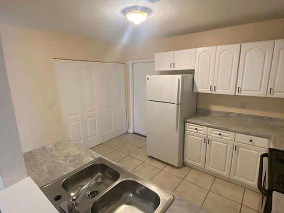 3rd image of 1010 NW 3rd Ave #1