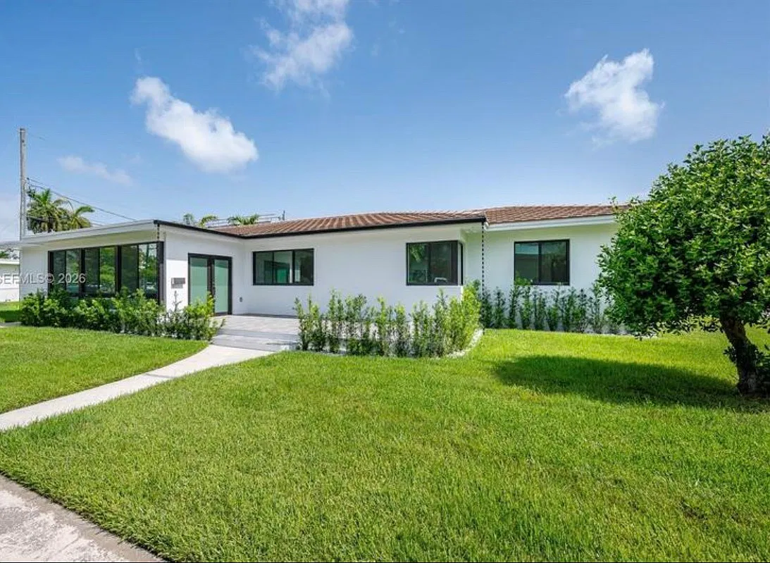 4 bed, 2.5 bath, 2047 sqft, $7,800 — Photo 1