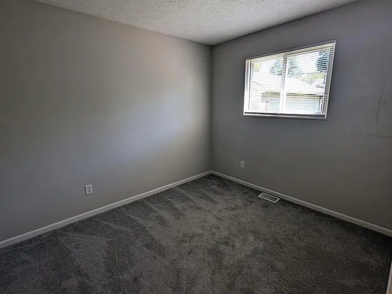 6019 Kingsley Dr — Photo 10