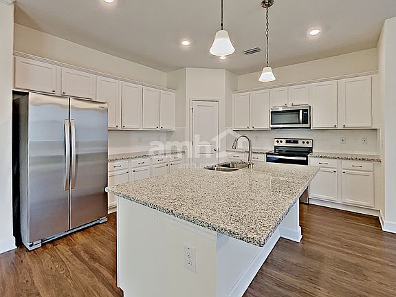 5th image of 319 Pine Terrace Dr