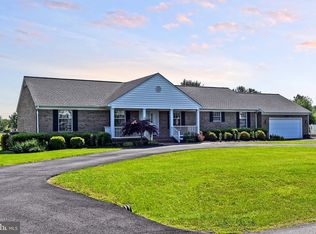 6763 Lake Dr, Warrenton, VA 20187