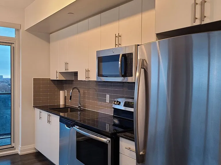 7167 Yonge St #906 — Photo 9