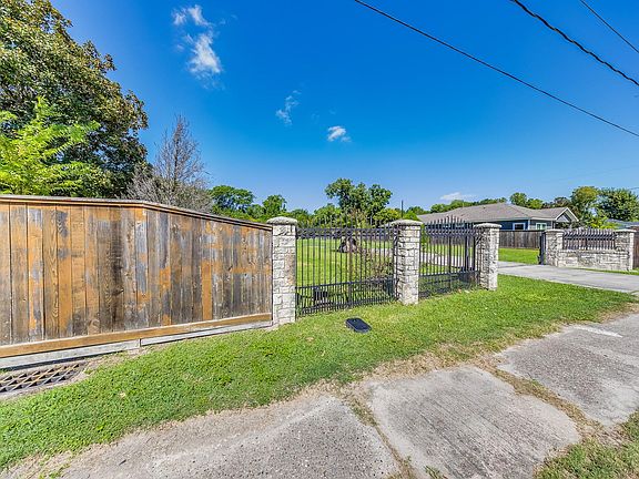 3rd image of 6431 De Priest St