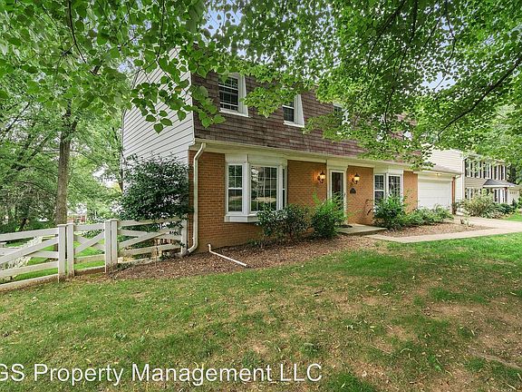 4th image of 108 Saratoga Waye NE