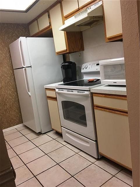 1st image of 906 Greenmeer Ln