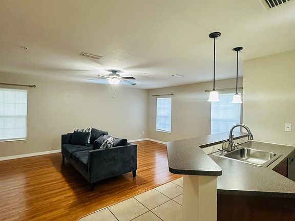 3rd image of 4215 SW 31st Dr Unit 105