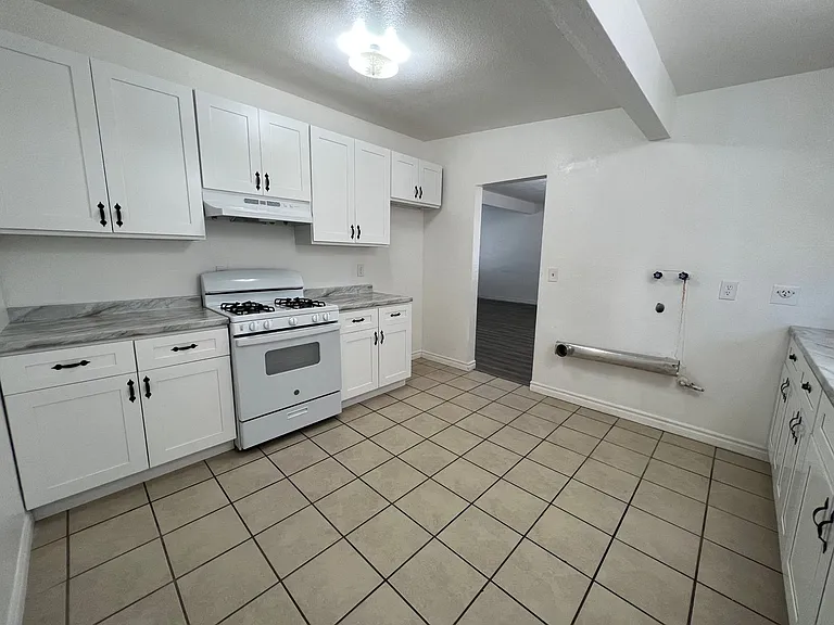 320 Palm Dr — Photo 5