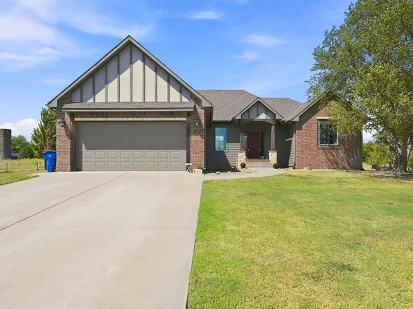 5000 E Idle Banks Cir, Valley Center, KS 67147