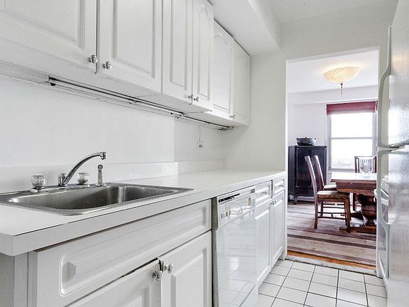 5th image of 205 3rd Ave APT 21A