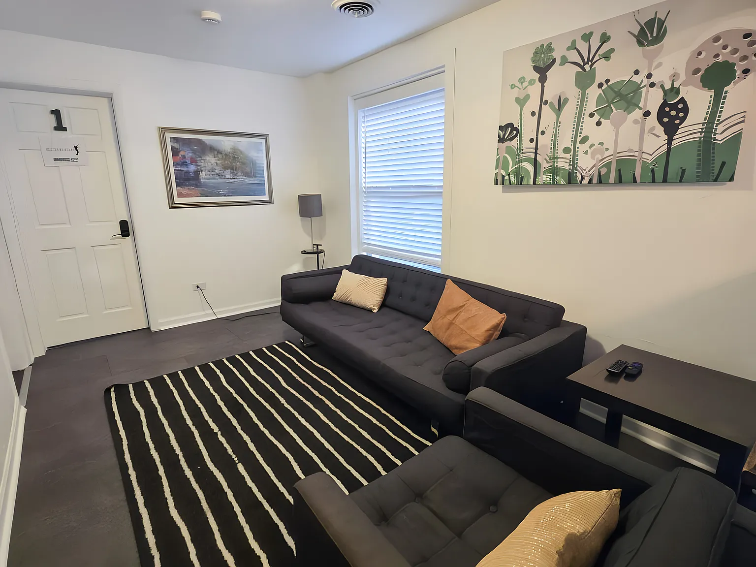 2 bed, 1.0 bath, 2500 sqft, $2,503 — Photo 2