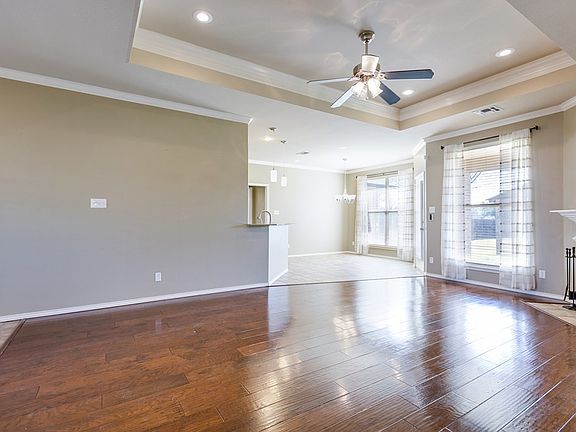 4th image of 4610 Oak Grove Blvd