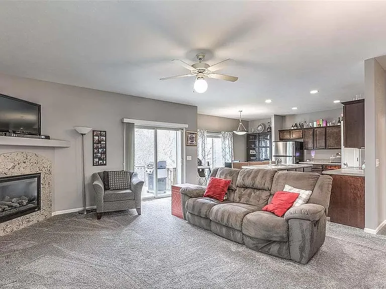 7033 S 183rd Ave — Photo 8