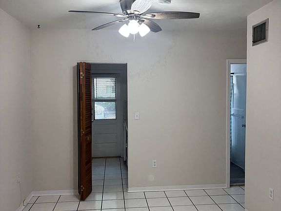 5th image of 233 Phoenetia Ave APT 2