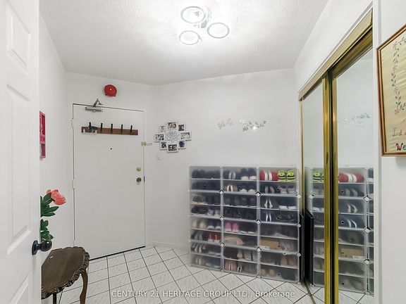 4th image of 2323 Confederation Pkwy #1408