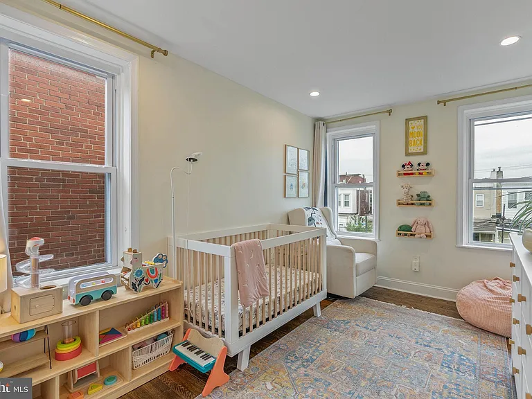 3183 E Thompson St — Photo 22