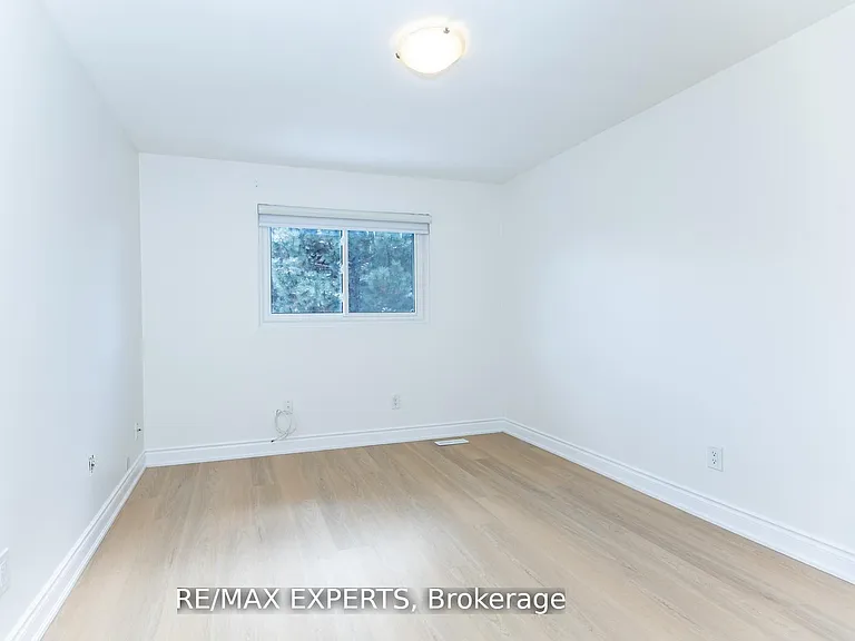 31 Carleton Pl — Photo 9