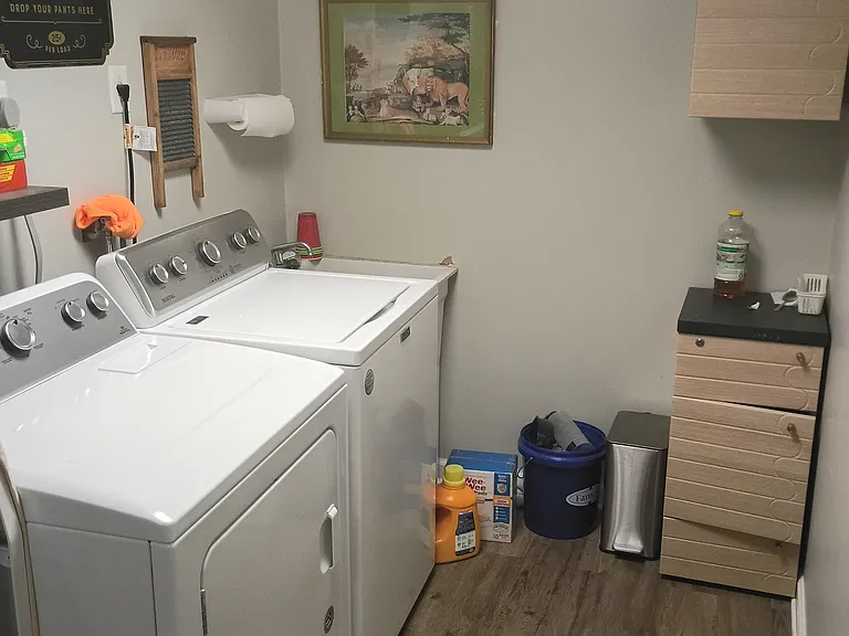 906 Colonial Dr — Photo 24