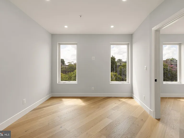 3215 Mount Pleasant St NW #203 — Photo 5