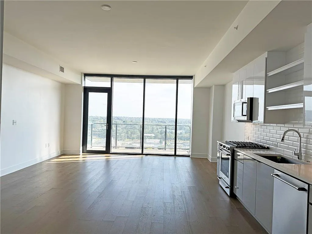 Studio, 1.0 bath, 685 sqft, $1,800 — Photo 4