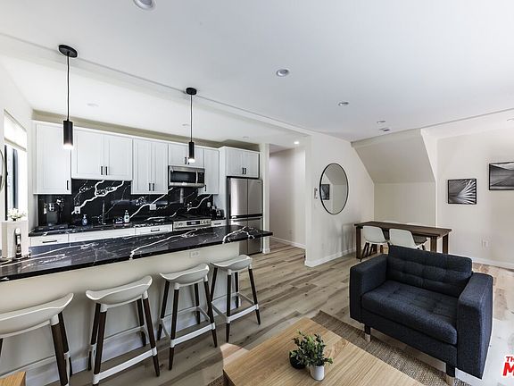 4th image of 9024 Phyllis Ave #B
