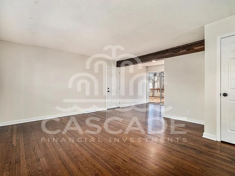 403 NW Village Dr — Photo 1