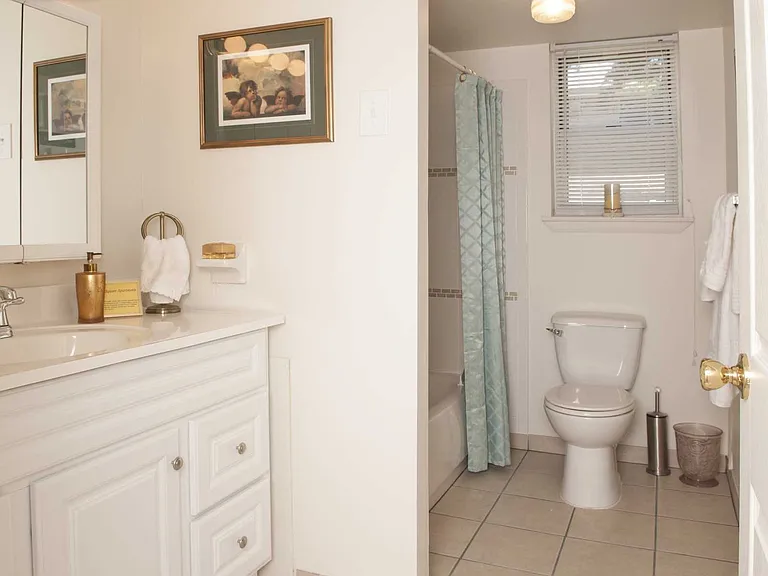 Jamestown Square Apartments — Photo 16