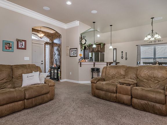 3rd image of 8101 Knoxville Dr