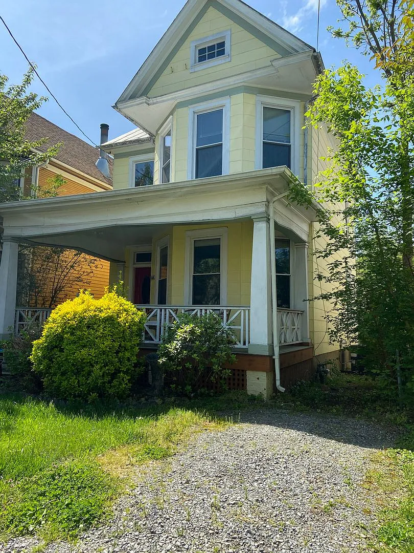 Charming 3 BR home with Garage, Convenient Location! — Photo 2
