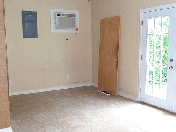 5th image of 715 Moss Hill Dr