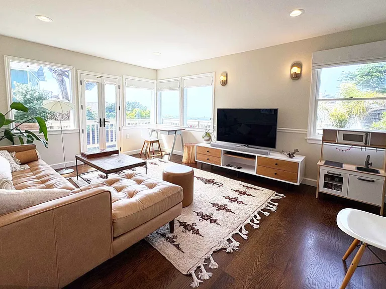 1480 East Ave — Photo 8